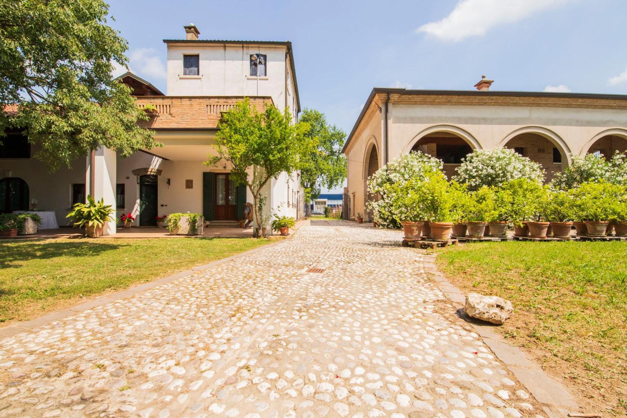 B&B La Villa Del Vecchio Platano Vigonovo  Εξωτερικό φωτογραφία