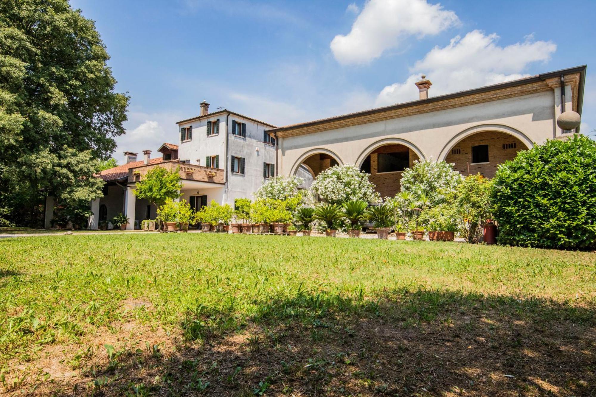 B&B La Villa Del Vecchio Platano Vigonovo  Εξωτερικό φωτογραφία